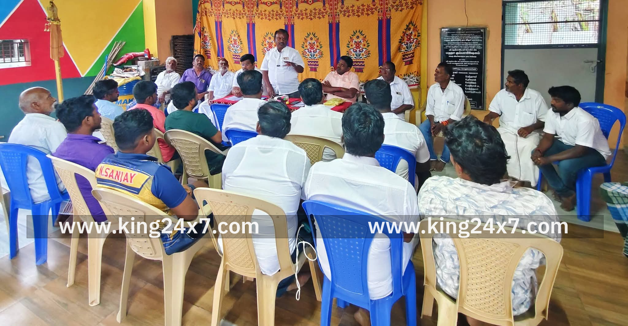 கிருஷ்ணராயபுரம் மேற்கு ஒன்றிய  அதிமுக சார்பில் தகவல் தாெழில்நுட்ப பிரிவு நிர்வாகிகளுக்கான ஆலோசனைக்கூட்டம் நடைபெற்றது