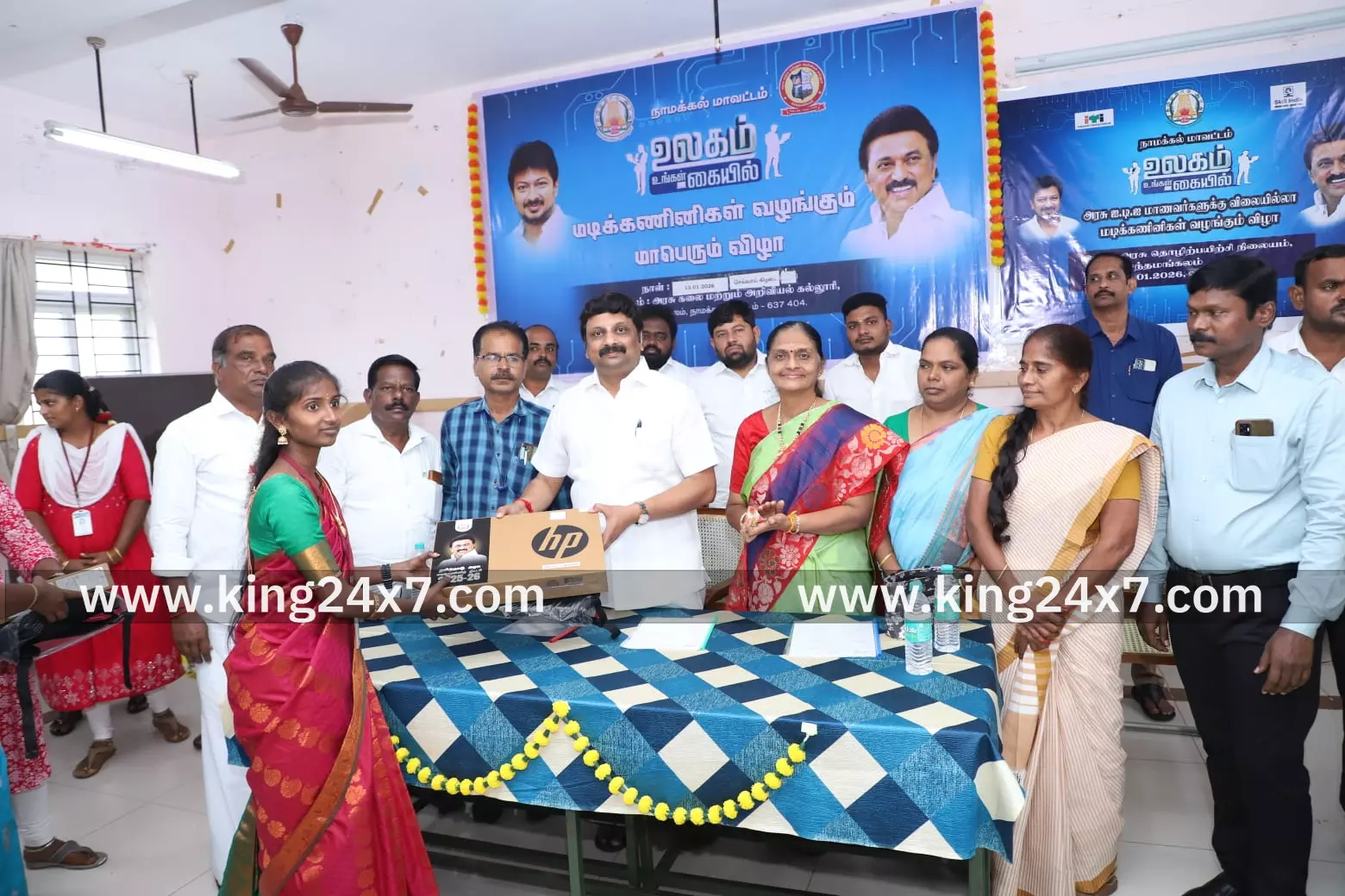 சேந்தமங்கலம் அரசு கலை மற்றும் அறிவியல் கல்லூரியில் நடைபெற்ற மடிக்கணினி வழங்கும் விழா கே.ஆர்.என் ராஜேஷ்குமார் பங்கேற்பு. சேந்தமங்கலம் அரசு கலை மற்றும் அறிவியல் கல்லூரியில் நடைபெற்ற மடிக்கணினி வழங்கும் விழா கே.ஆர்.என் ராஜேஷ்குமார் பங்கேற்பு.