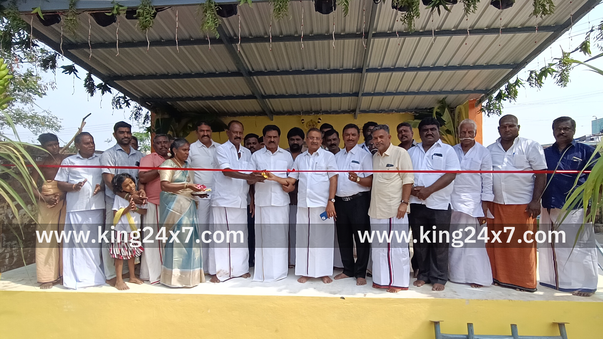 திருச்செங்கோடு நகராட்சி 4வது வார்டு எட்டிமடை பகுதியில் 4 லட்சம் மதிப்பீட்டில் கட்டப்பட்டுள்ள கலையரங்கம் திறப்பு விழா திருச் செங்கோடு எம் எல்ல ஈஸ்வரன் திறந்து வைத்தார்