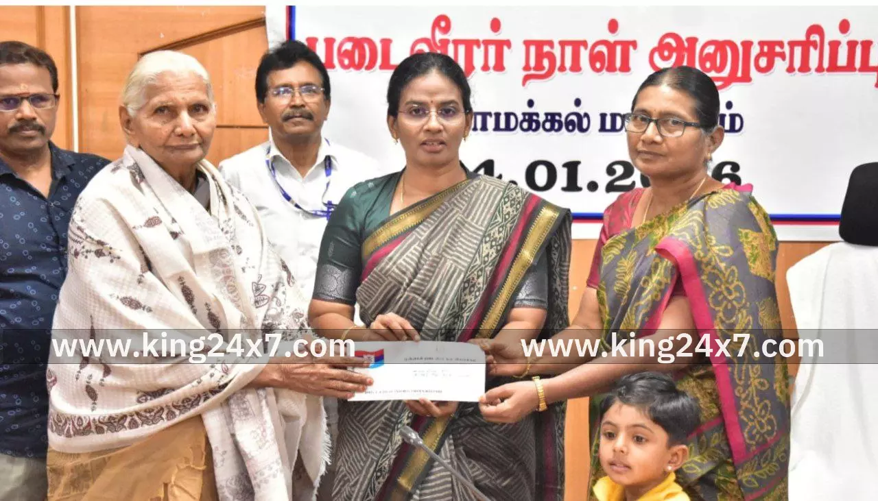நாமக்கல் மாவட்ட ஆட்சியர் 10-வது “படைவீரர் நாள்“ நிகழ்ச்சியில் படைவீரர் குடும்பத்தினரை கௌரவித்து, நலத்திட்ட உதவிகளை வழங்கினார். நாமக்கல் மாவட்ட ஆட்சியர் 10-வது “படைவீரர் நாள்“ நிகழ்ச்சியில் படைவீரர் குடும்பத்தினரை கௌரவித்து, நலத்திட்ட உதவிகளை வழங்கினார்.