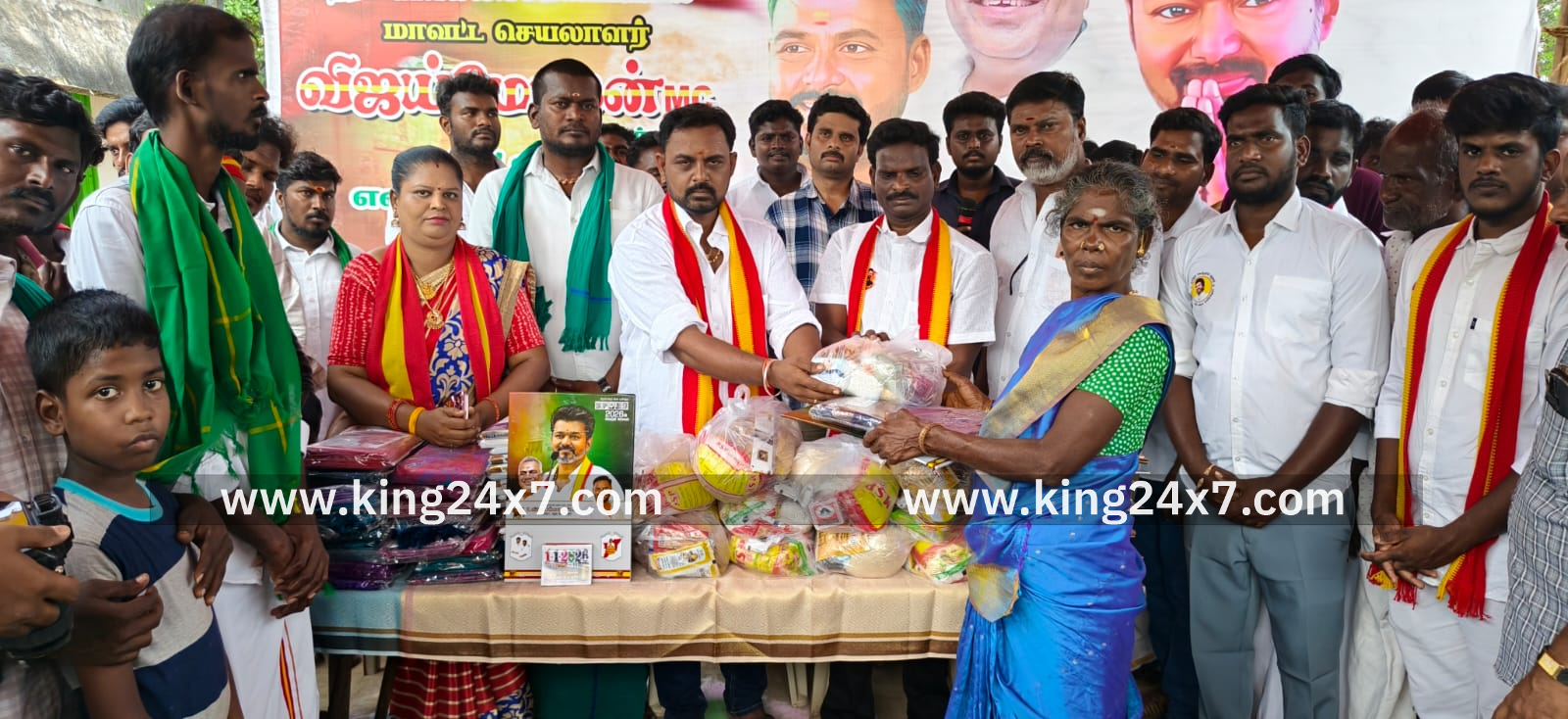 கலவை அருகே பழங்குடியின மக்களுக்கு தவெக சார்பில் மாட்டுப் பொங்கல் திருவிழா முன்னிட்டு வேட்டி, சேலைளுடன்  மளிகை பொருட்கள் வழங்கப்பட்டது.