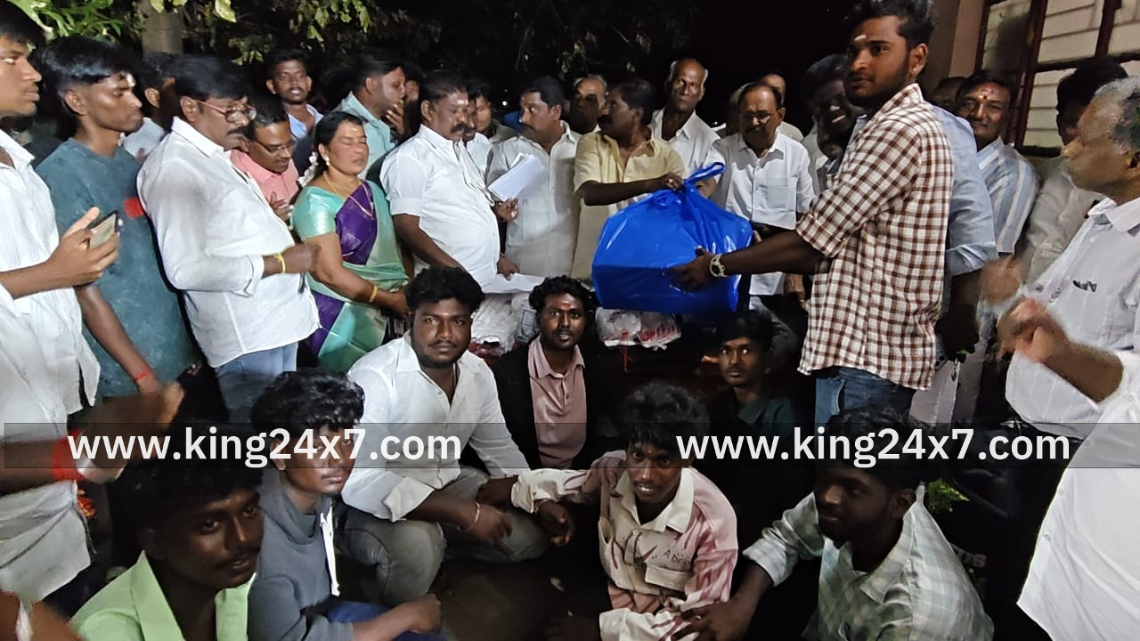 உயர்தர கிரிக்கெட் கிட்டுக்களை வழங்கினர்கள்