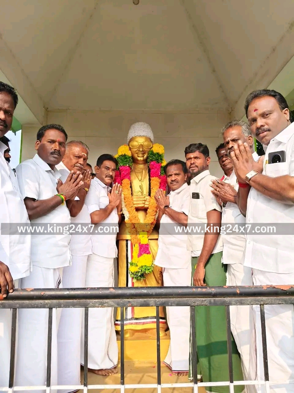 அதிமுக சார்பில் முன்னாள் முதலமைச்சர் எம்ஜிஆர் பிறந்த நாள் விழா