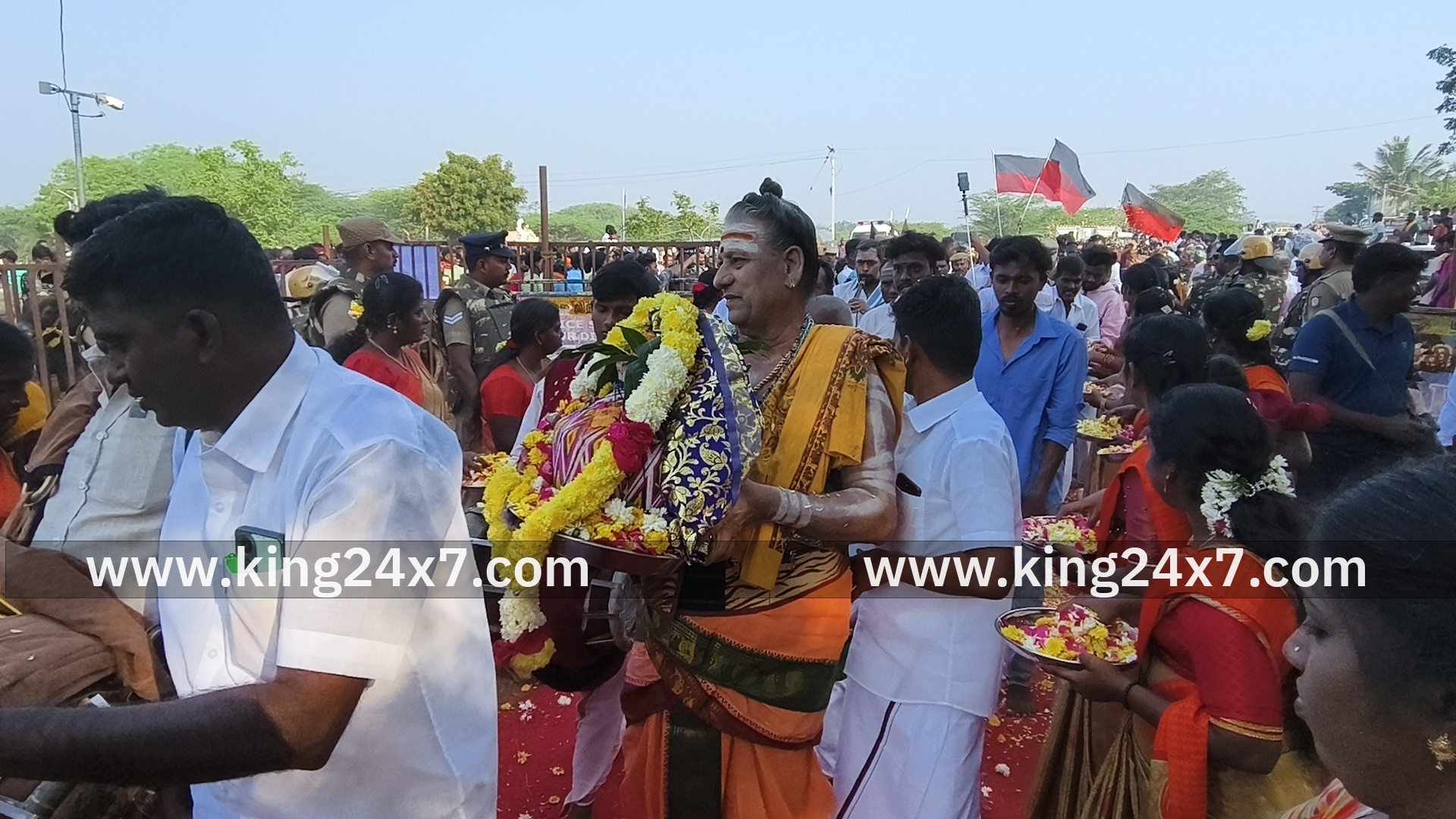 ஆர்.டி மலையில் ஜல்லிக்கட்டு போட்டியை தொடங்கி வைத்த எம் எல் ஏ செந்தில் பாலாஜி