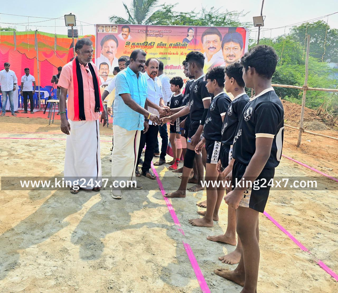 தாழையூத்து பகுதியில் மாபெரும் சூரிய ஒளி கபாடி போட்டி