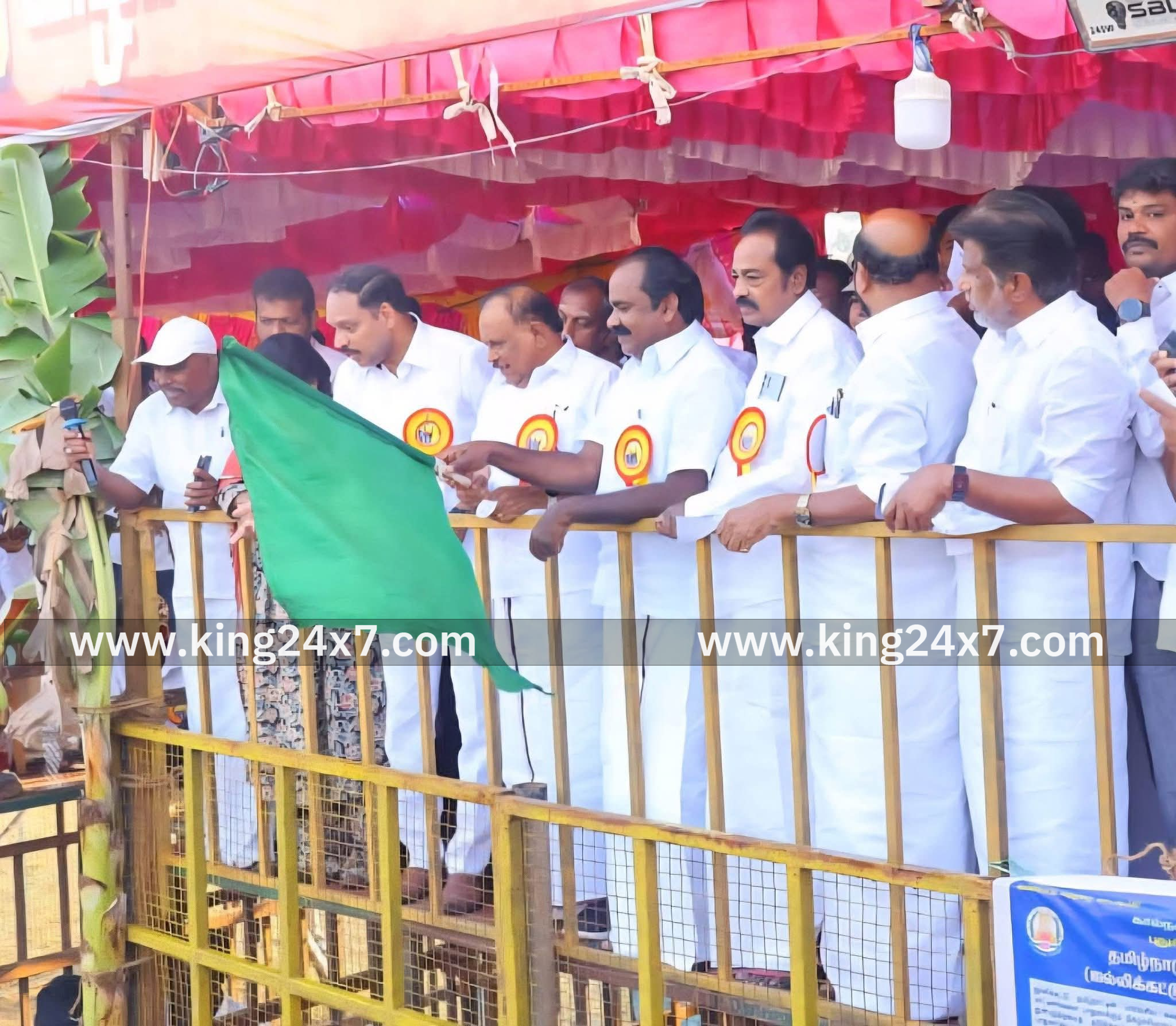 ஜல்லிக்கட்டு போட்டியை அமைச்சர் தொடங்கி வைத்தனர்