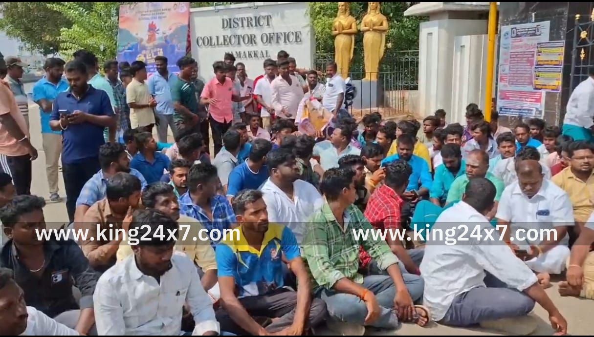 ஆன்லைன் டோக்கனை ரத்து செய்யக்கோரி காத்திருப்பு போராட்டத்தில் ஈடுபட்ட ஜல்லிக்கட்டு விழா குழுவினரை போலீசார் குண்டுகட்டாக தூக்கி கைது செய்ததால் பரபரப்பு.