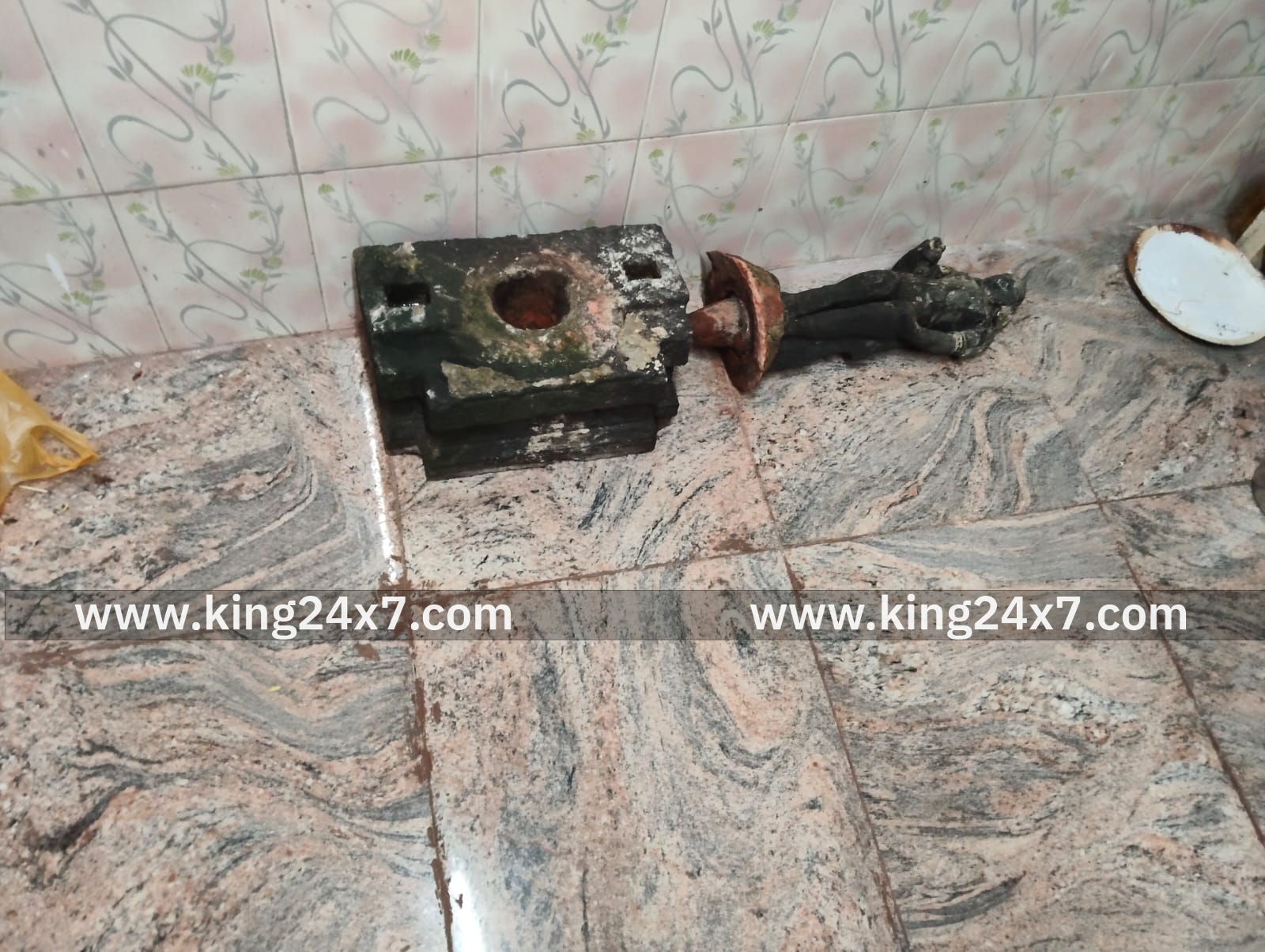 தோகைமலையில் கருவறை சிலை குளத்திலிருந்து மீட்பு