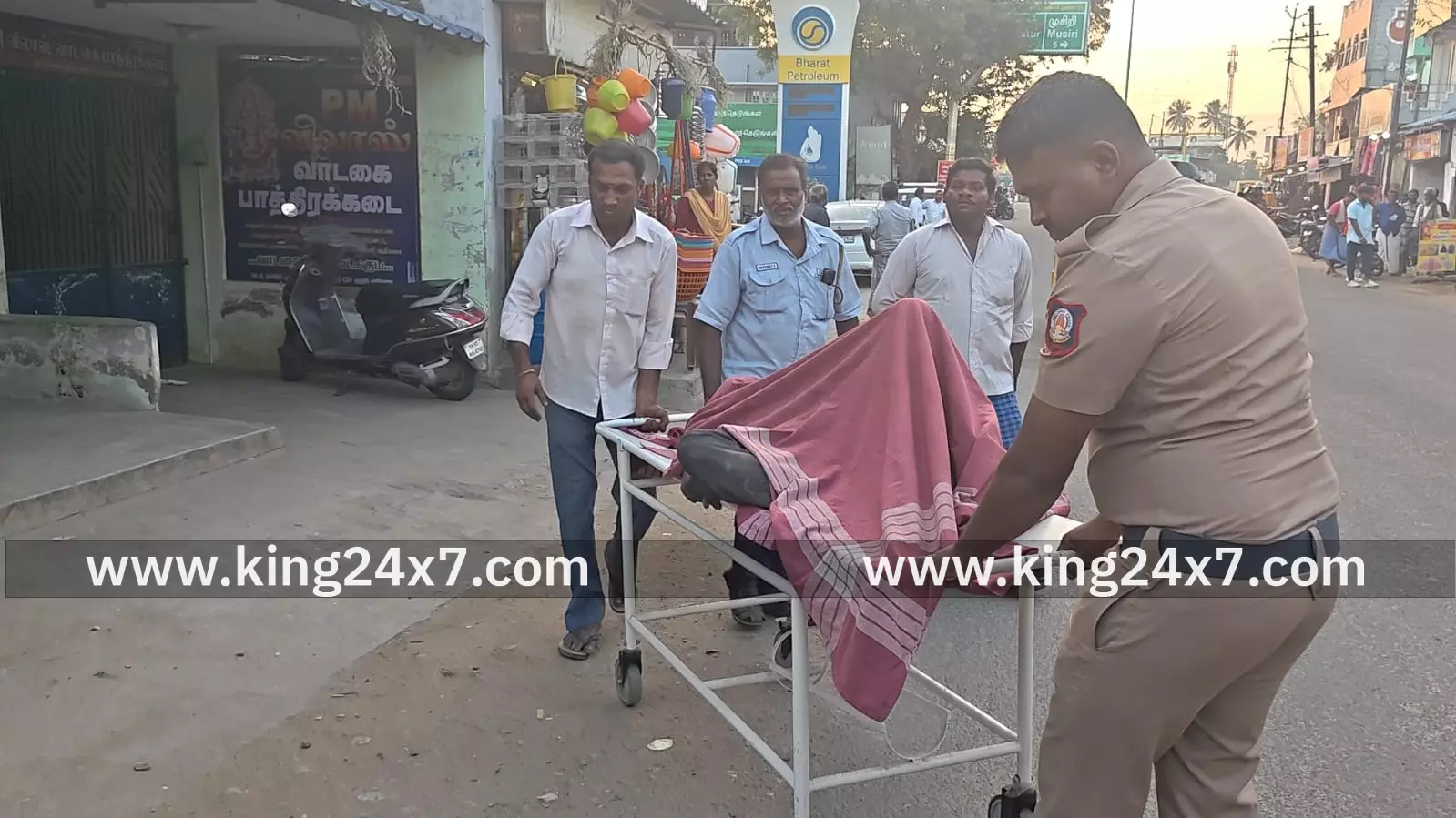 குளித்தலையில் பெயர் விலாசம் தெரியாத ஆண் நபர் இறந்த நிலையில் மீட்பு குளித்தலையில் பெயர் விலாசம் தெரியாத ஆண் நபர் இறந்த நிலையில் மீட்பு