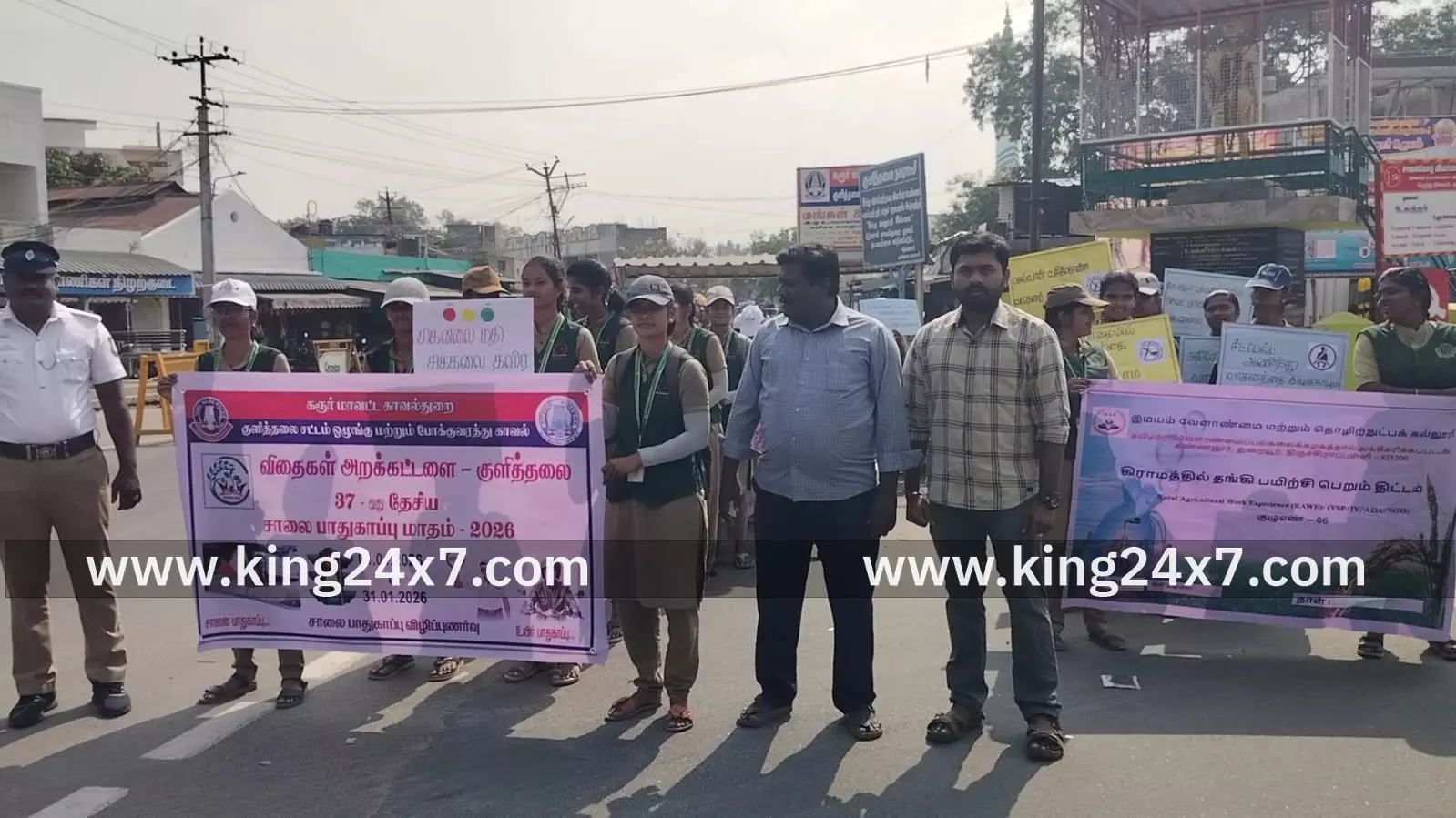 குளித்தலையில் விதைகள் அறக்கட்டளை மற்றும் குளித்தலை காவல்துறை சார்பில் விழிப்புணர்வு பேரணி குளித்தலையில் விதைகள் அறக்கட்டளை மற்றும் குளித்தலை காவல்துறை சார்பில் விழிப்புணர்வு பேரணி