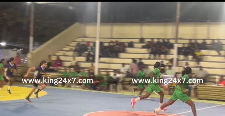 கரூரில் நடைபெற்ற ஒன்பதாவது மாநில அளவிலான கூடைப்பந்து போட்டியில் வீரர்கள் உற்சாகம். கரூரில் நடைபெற்ற ஒன்பதாவது மாநில அளவிலான கூடைப்பந்து போட்டியில் வீரர்கள் உற்சாகம்.