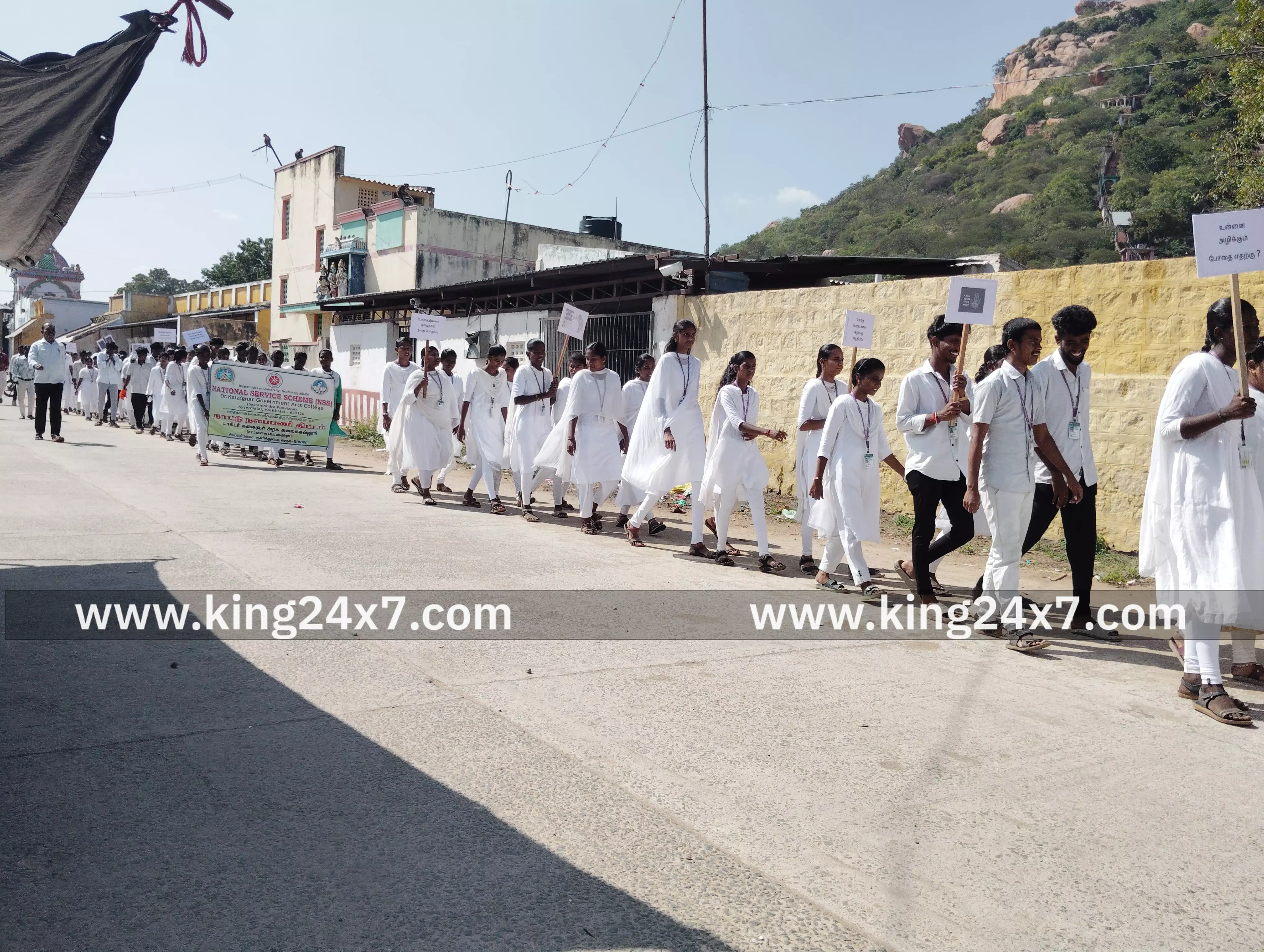 குளித்தலை டாக்டர் கலைஞர் அரசு கலைக் கல்லூரியில் போதை ஒழிப்பு பேரணி குளித்தலை டாக்டர் கலைஞர் அரசு கலைக் கல்லூரியில் போதை ஒழிப்பு பேரணி