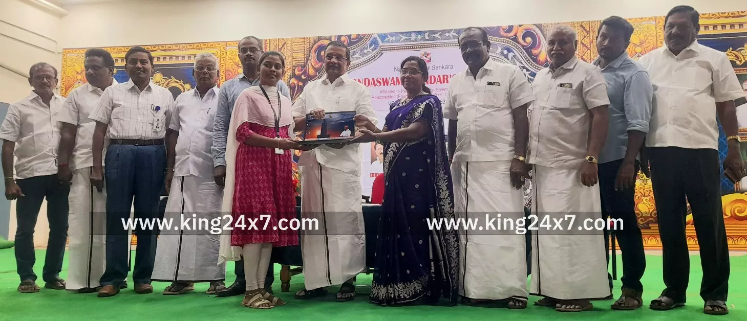 கந்தசாமி கண்டர் கல்லூரி மாணவ மாணவிகளுக்கு மடிக்கணினி வழங்கும் விழா. கந்தசாமி கண்டர் கல்லூரி மாணவ மாணவிகளுக்கு மடிக்கணினி வழங்கும் விழா.