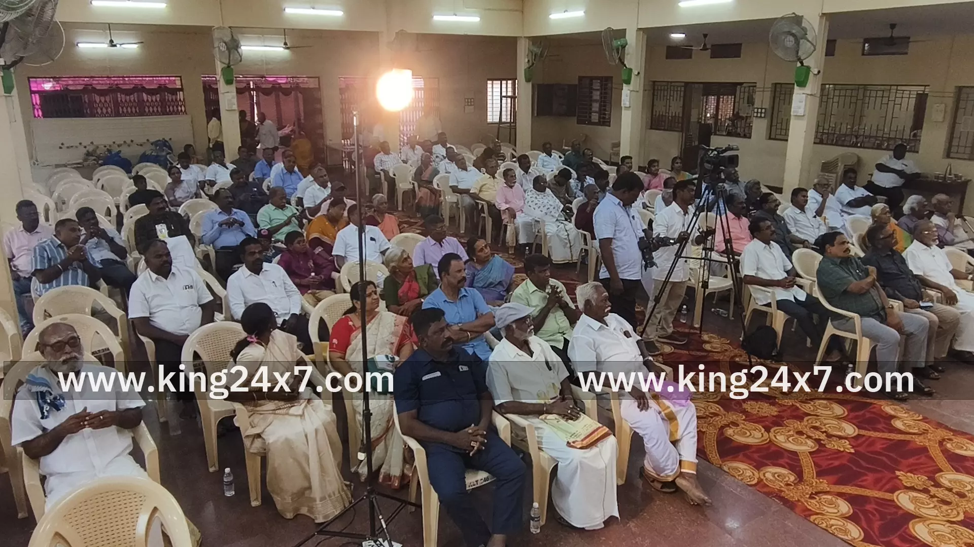 குளித்தலையில் முன்னாள் டிஎஸ்பி ராசன் எழுதிய நூல் வெளியீட்டு விழா குளித்தலையில் முன்னாள் டிஎஸ்பி ராசன் எழுதிய நூல் வெளியீட்டு விழா