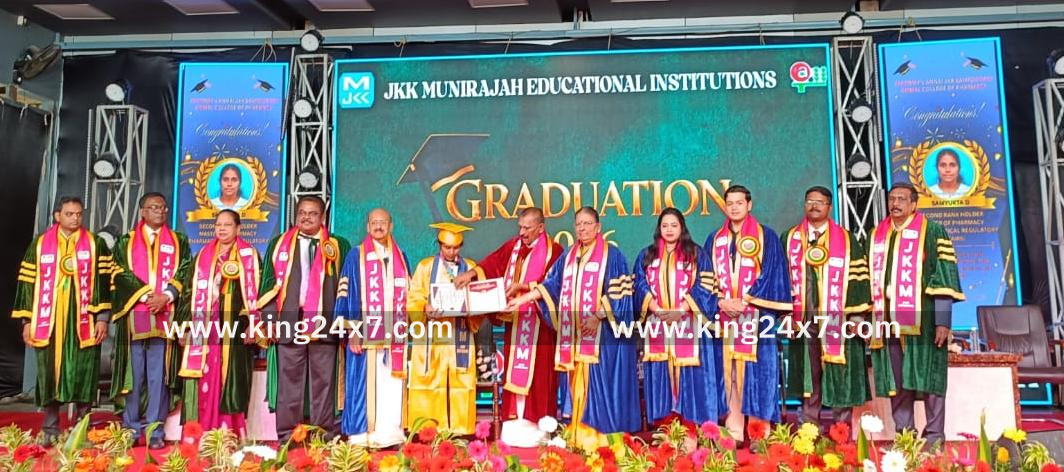 முன்னாள் போலீஸ் ஐ.பி.எஸ். பொன் மாணிக்கவேல் பட்டங்கள் வழங்கி போலீசாருக்கு அறிவுரை