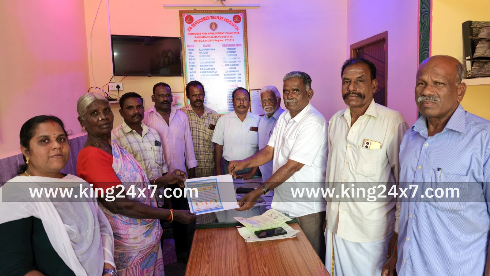 ஆதார் திருத்தத்தற்திற்கு ராணுவ ஆவணங்களை சான்றாக ஏற்க வேண்டும்.

ராணுவ வீரர்கள் கோரிக்கை.