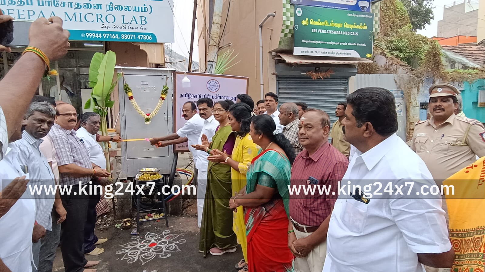 திருச்செங்கோடு ரதவீதிகளில் புதைவிட மின்கம்பி அமைத்து மின்னூட்டம் வழங்கும் விழா திருச்செங்கோடு சட்டமன்ற உறுப்பினர் ஈஸ்வரன் பங்கேற்பு