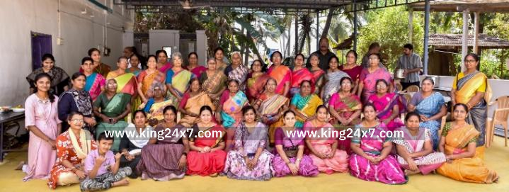 55 ஆண்டுகளுக்குப் பிறகு சந்தித்த
அரசு உதவி பெறும் பள்ளியை சேர்ந்த மாணவியர்