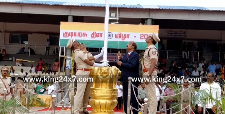 கரூரில் நடைபெற்ற குடியரசு தின விழாவில் 34 பயனாளிகளுக்கு ரூபாய் சுமார் 55 லட்சம் மதிப்பீட்டில் நலத்திட்டங்களை வழங்கி வாழ்த்து தெரிவித்தார் மாவட்ட ஆட்சியர் தங்கவேல்.