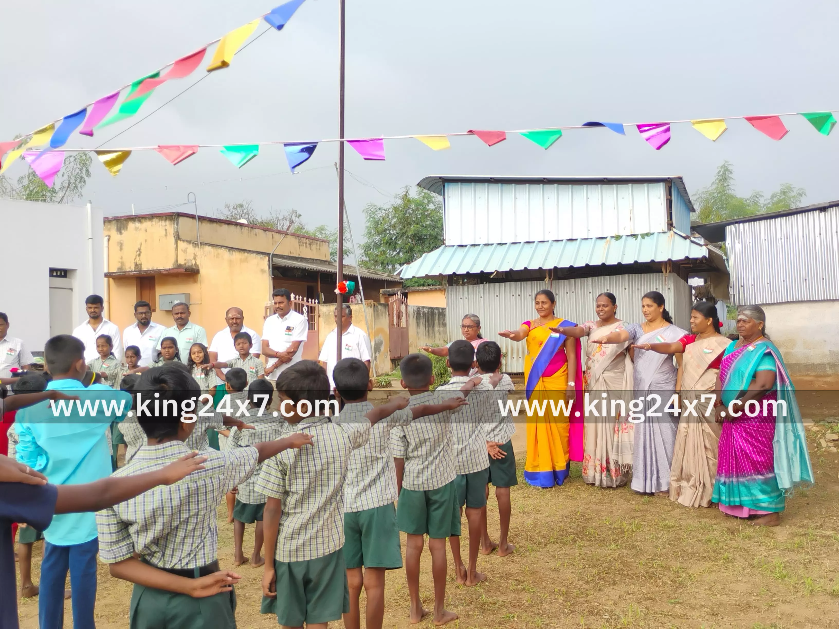 டிரினிடி கல்லூரியின் நாட்டு நலப்பணித்திட்ட அமைப்பின் சார்பில் 77-வது குடியரசு தின விழா அரசு பள்ளியில் கொண்டாட்டம். டிரினிடி கல்லூரியின் நாட்டு நலப்பணித்திட்ட அமைப்பின் சார்பில் 77-வது குடியரசு தின விழா அரசு பள்ளியில் கொண்டாட்டம்.