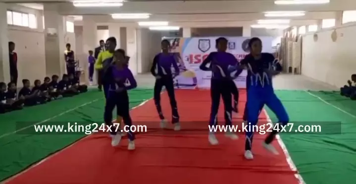 கரூரில்,உலக அளவிலான ஏரோபிக்ஸ் போட்டியில் பங்கேற்க பயிற்சி பெற்ற மாணவிகள் குழு நடனம் ஆடி அசத்தல். கரூரில்,உலக அளவிலான ஏரோபிக்ஸ் போட்டியில் பங்கேற்க பயிற்சி பெற்ற மாணவிகள் குழு நடனம் ஆடி அசத்தல்.