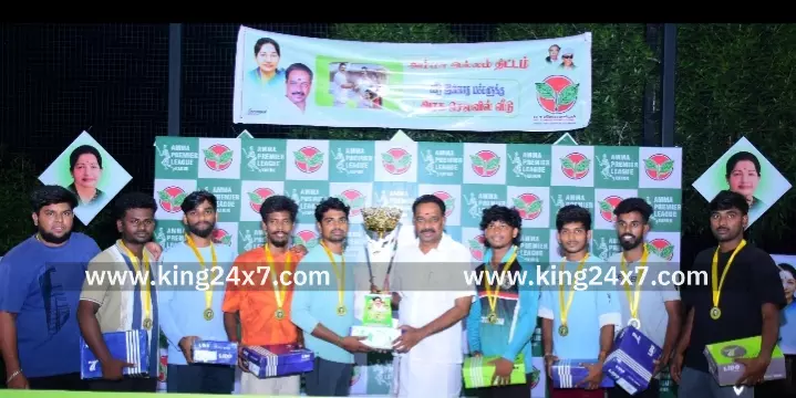 முன்னாள் முதலமைச்சர் ஜெயலலிதா 78-பிறந்த நாள்-பிரிமியர் லீக் கிரிக்கெட் போட்டியில் வெற்றி பெற்ற அணிகளுக்கு முன்னாள் அமைச்சர் MR விஜயபாஸ்கர் பரிசுத் தொகை, கோப்பைகளை வழங்கினார். முன்னாள் முதலமைச்சர் ஜெயலலிதா 78-பிறந்த நாள்-பிரிமியர் லீக் கிரிக்கெட் போட்டியில் வெற்றி பெற்ற அணிகளுக்கு முன்னாள் அமைச்சர் MR விஜயபாஸ்கர் பரிசுத் தொகை, கோப்பைகளை வழங்கினார்.