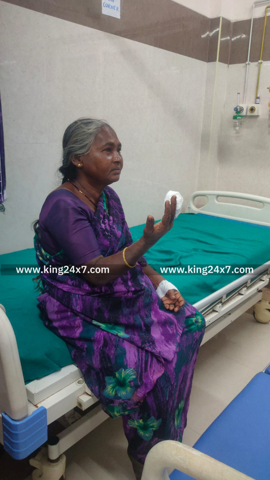 குளித்தலையில் மூதாட்டியை நாய் கடித்ததில் மோதிர விரல் துண்டிப்பு