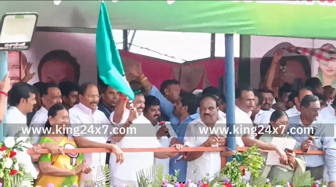 உயிரிழக்கும் வீரர்களின் குடும்பத்தினருக்கு ரூ.10 லட்சம் வழங்கப்படும் எடப்பாடி கே.பழனிசாமி கூறினார். உயிரிழக்கும் வீரர்களின் குடும்பத்தினருக்கு ரூ.10 லட்சம் வழங்கப்படும் எடப்பாடி கே.பழனிசாமி கூறினார்.