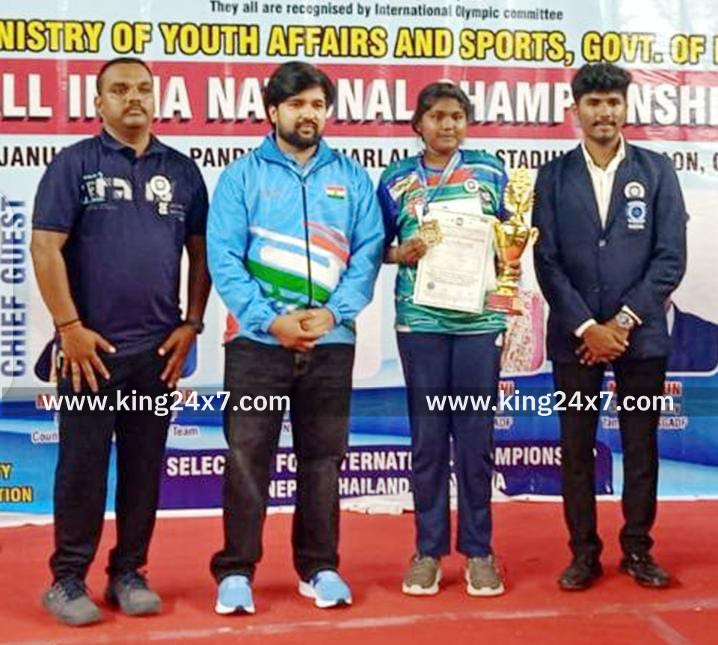 தேசிய சிலம்பம் போட்டி- இராணிப்பேட்டை வேதவல்லி வித்யாலயா பள்ளி மாணவி ரோஷினி தங்கபதக்கம்