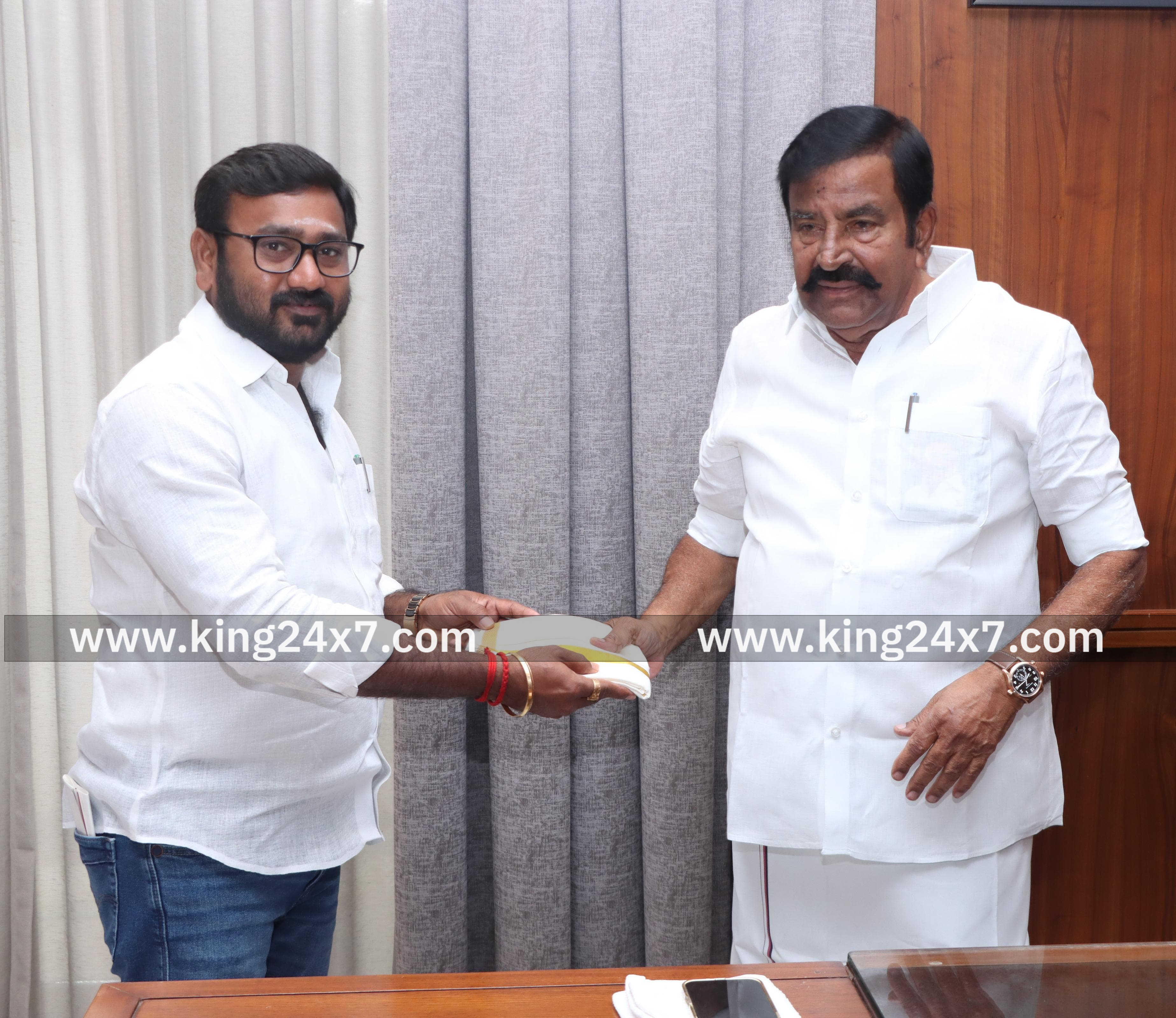 அமைச்சர் வசம் கோரிக்கை மனு