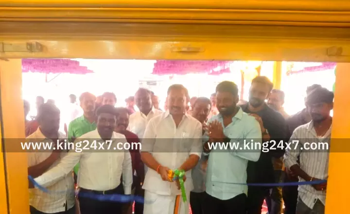 நேரம் காலம் பார்க்காமல் உழைத்தால் தான் வாழ்க்கையில் வெற்றி அடையலாம். கரூரில் மஞ்சப்பை கசாப்பு கடை திறப்பு விழாவில் ஆர் ஆர் பிரியாணி உரிமையாளர் பேச்சு. நேரம் காலம் பார்க்காமல் உழைத்தால் தான் வாழ்க்கையில் வெற்றி அடையலாம். கரூரில் மஞ்சப்பை கசாப்பு கடை திறப்பு விழாவில் ஆர் ஆர் பிரியாணி உரிமையாளர் பேச்சு.