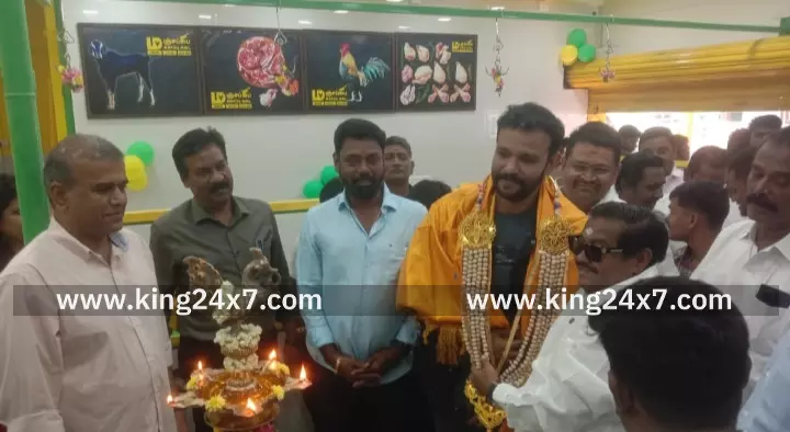 நேரம் காலம் பார்க்காமல் உழைத்தால் தான் வாழ்க்கையில் வெற்றி அடையலாம். கரூரில் மஞ்சப்பை கசாப்பு கடை திறப்பு விழாவில் ஆர் ஆர் பிரியாணி உரிமையாளர் பேச்சு. நேரம் காலம் பார்க்காமல் உழைத்தால் தான் வாழ்க்கையில் வெற்றி அடையலாம். கரூரில் மஞ்சப்பை கசாப்பு கடை திறப்பு விழாவில் ஆர் ஆர் பிரியாணி உரிமையாளர் பேச்சு.