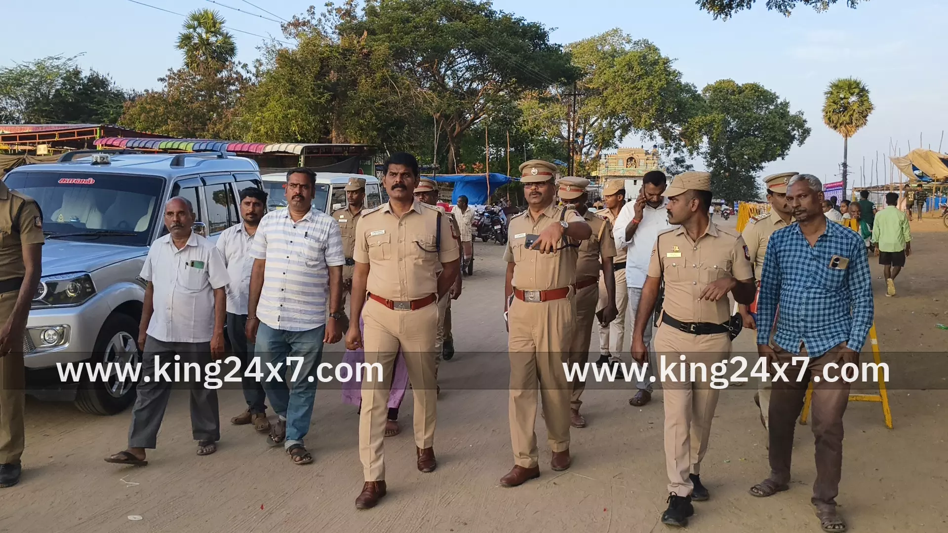 குளித்தலையில் தைப்பூசம் பாதுகாப்பு ஏற்பாடுகளை நேரில் பார்வையிட்டு ஆய்வு செய்த கரூர் மாவட்ட எஸ்.பி குளித்தலையில் தைப்பூசம் பாதுகாப்பு ஏற்பாடுகளை நேரில் பார்வையிட்டு ஆய்வு செய்த கரூர் மாவட்ட எஸ்.பி