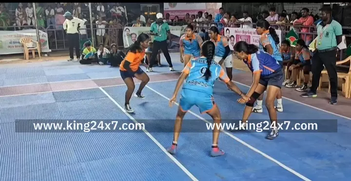 கரூரில் முன்னாள் முதல்வர் ஜெயலலிதா பிறந்தநாளை முன்னிட்டு மாவட்ட அளவிலான அம்மா கபடி லீக் போட்டியில் வெற்றி பெற்றவர்களுக்கு முன்னாள் அமைச்சர் MR விஜயபாஸ்கர் பரிசுகள் வழங்கினார்.