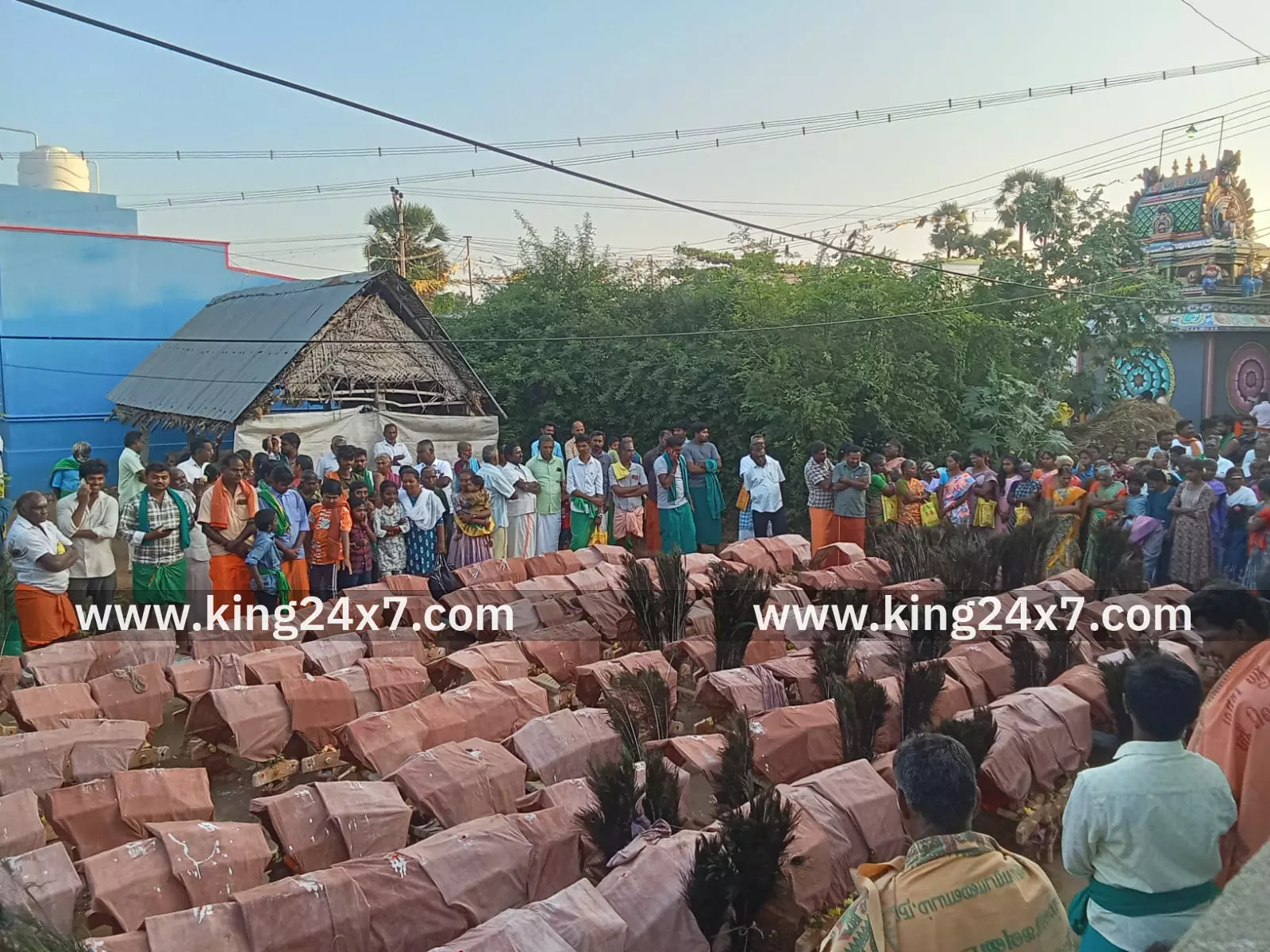 500 க்கும் மேற்பட்ட காவடிகளுடன் முருக பக்தர்கள் சென்னிமலை, சிவன்மலை யாத்திரை துவக்கம் 500 க்கும் மேற்பட்ட காவடிகளுடன் முருக பக்தர்கள் சென்னிமலை, சிவன்மலை யாத்திரை துவக்கம்