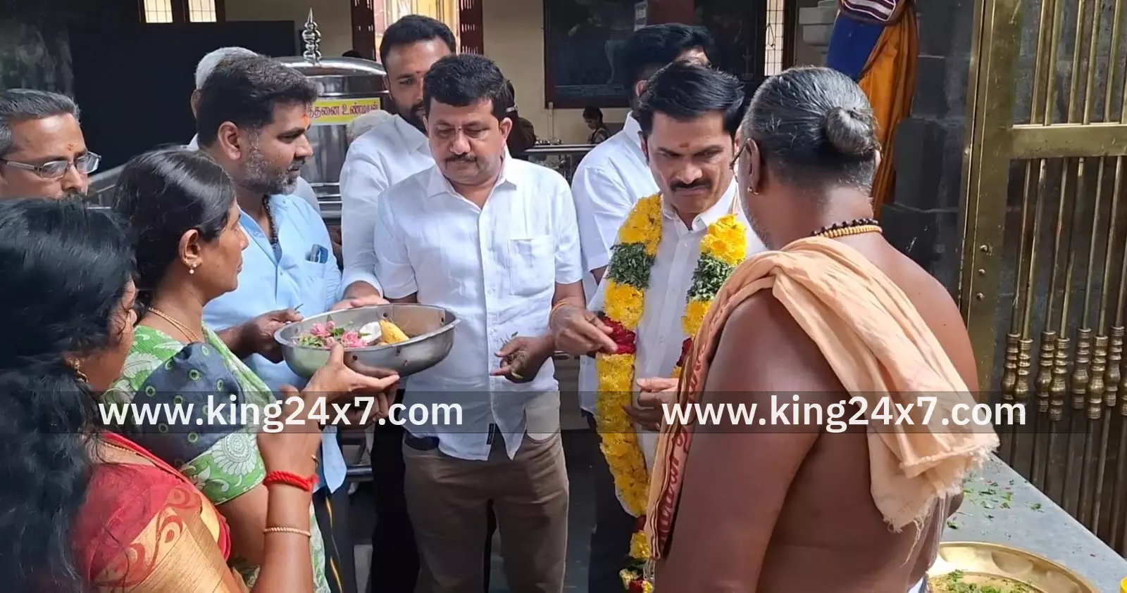 ஹெச்.ராஜா பூரண குணமடைய வேண்டி நாமக்கல் ஆஞ்சநேயர் கோவிலில் பாஜகவினர் சிறப்பு வழிப்பாடு செய்தனர்