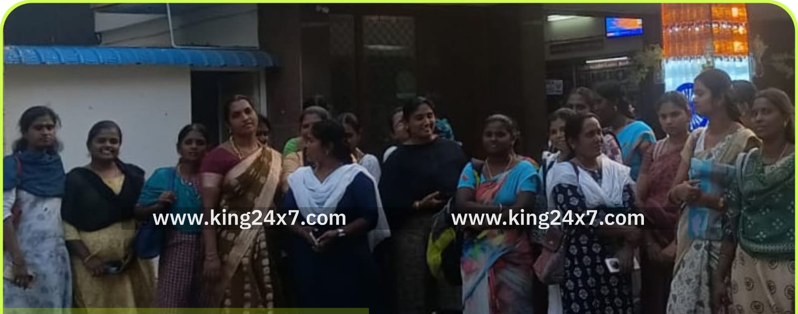 திண்டுக்கல் மாவட்ட ஆட்சியர் அலுவலகத்தில் உயர் தொழில் நுட்ப ஆய்வக நிர்வாக பயிற்றுநர்கள் மனு அளித்தனர்