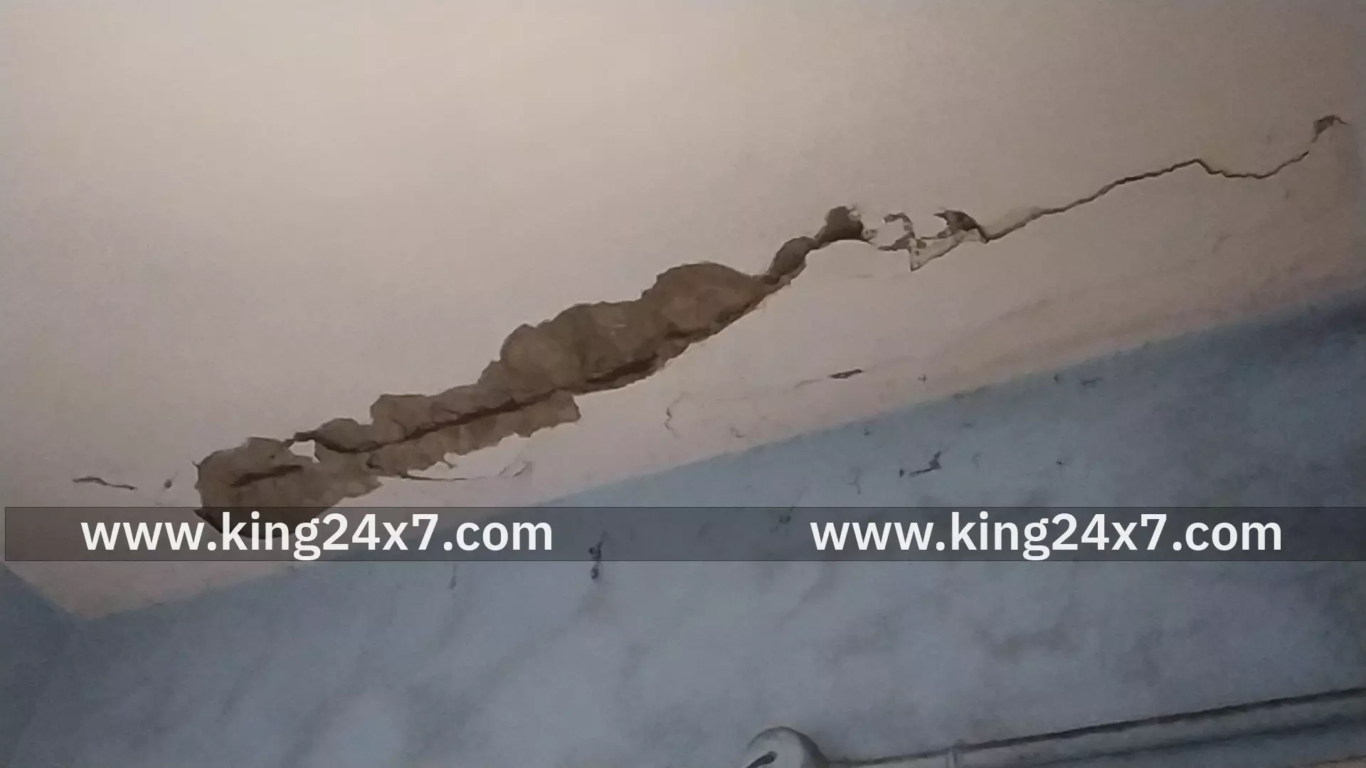 நாகையில் 51 வீடுகள் சேதம் ஆட்சியரிடம் மனு நாகையில் 51 வீடுகள் சேதம் ஆட்சியரிடம் மனு