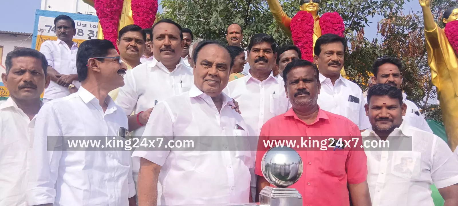 குளித்தலை அதிமுக கிழக்கு ஒன்றியம் சார்பில் அறிஞர் அண்ணா நினைவு நாள் அனுசரிப்பு குளித்தலை அதிமுக கிழக்கு ஒன்றியம் சார்பில் அறிஞர் அண்ணா நினைவு நாள் அனுசரிப்பு