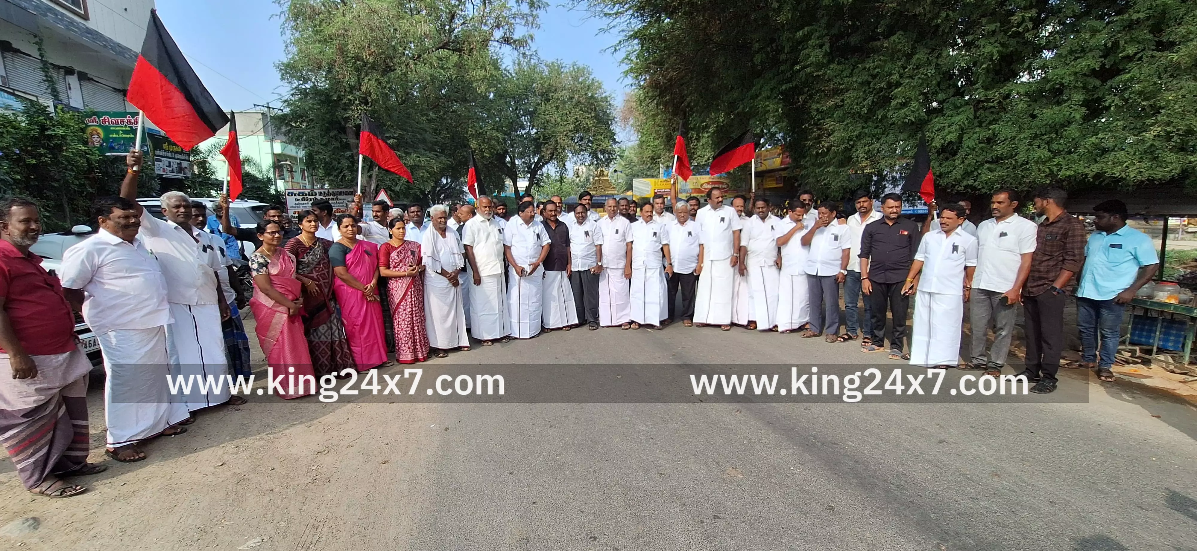 பேரறிஞர் அண்ணா நினைவு தினத்தை முன்னிட்டு மாலை அணிவித்து மரியாதை பேரறிஞர் அண்ணா நினைவு தினத்தை முன்னிட்டு மாலை அணிவித்து மரியாதை