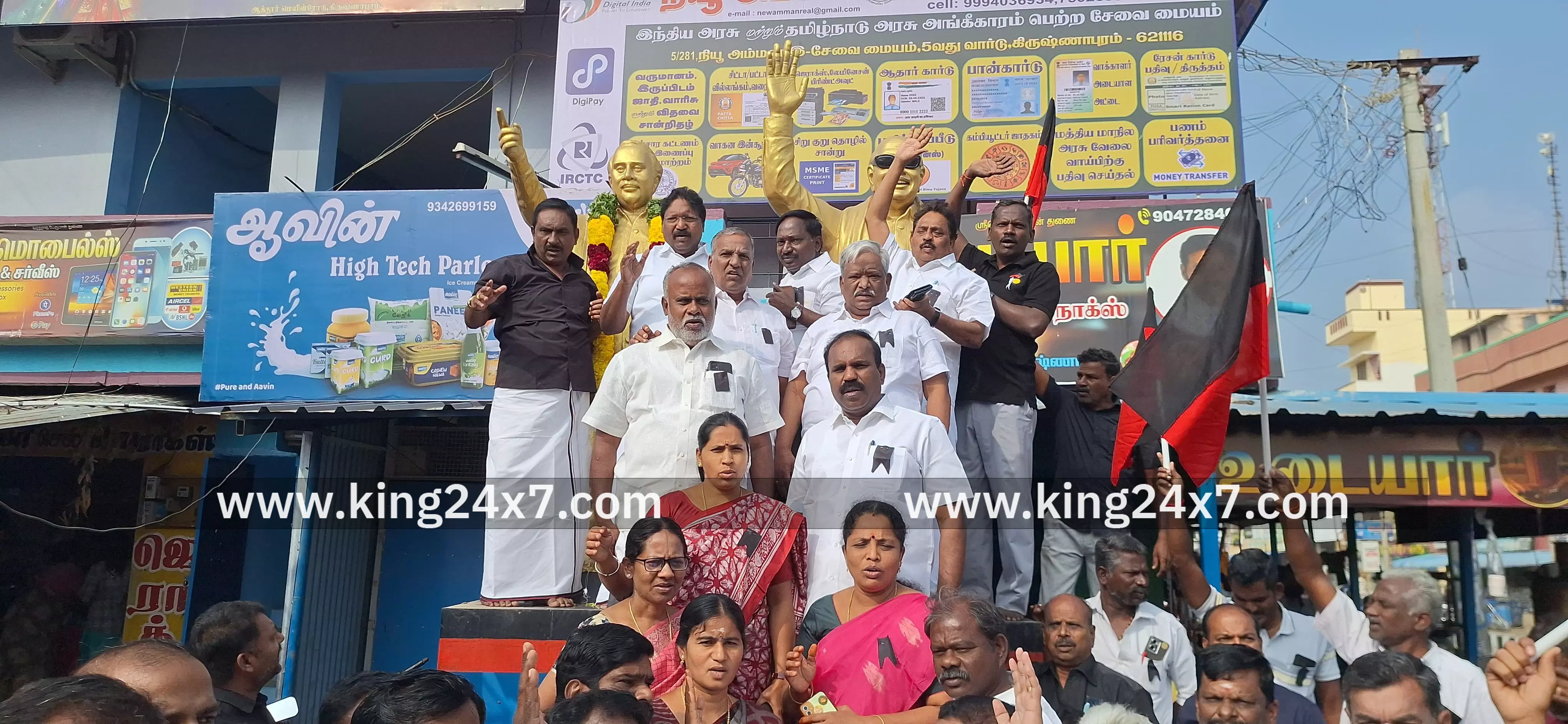 பேரறிஞர் அண்ணா நினைவு தினத்தை முன்னிட்டு மாலை அணிவித்து மரியாதை பேரறிஞர் அண்ணா நினைவு தினத்தை முன்னிட்டு மாலை அணிவித்து மரியாதை