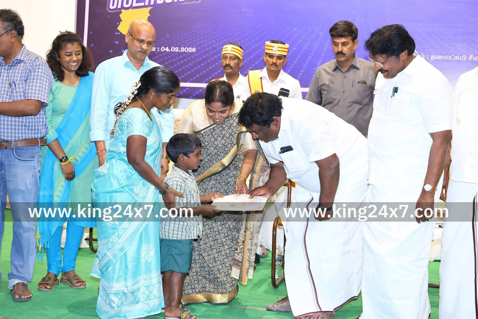 தமிழ்நாடு முதலமைச்சர் மு.க.ஸ்டாலின்  இன்று தொடங்கிவைத்ததையடுத்து,  983 பயனாளிகளுக்கு ரூ.2.3 கோடி மதிப்பில் பல்வேறு அரசு நலத்திட்ட உதவிகள்