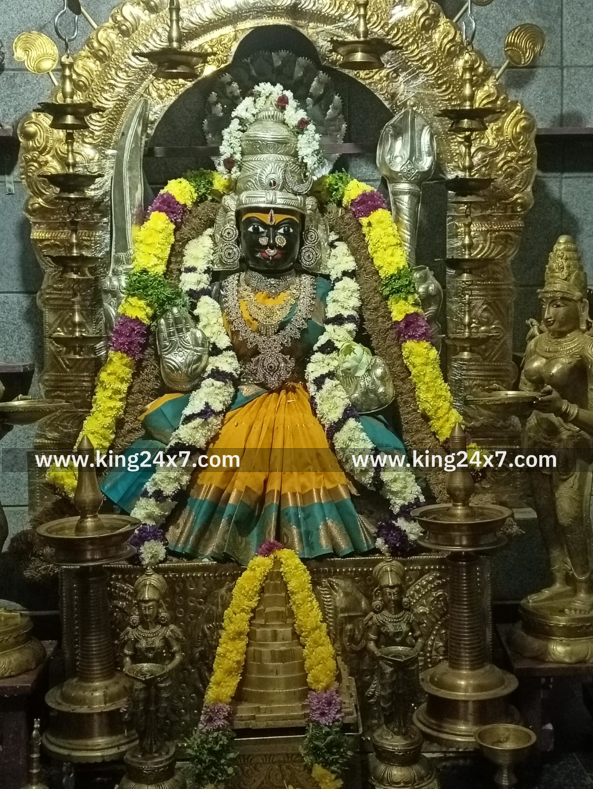 அம்மன் கோவில்களில் சிறப்பு வழிபாடு