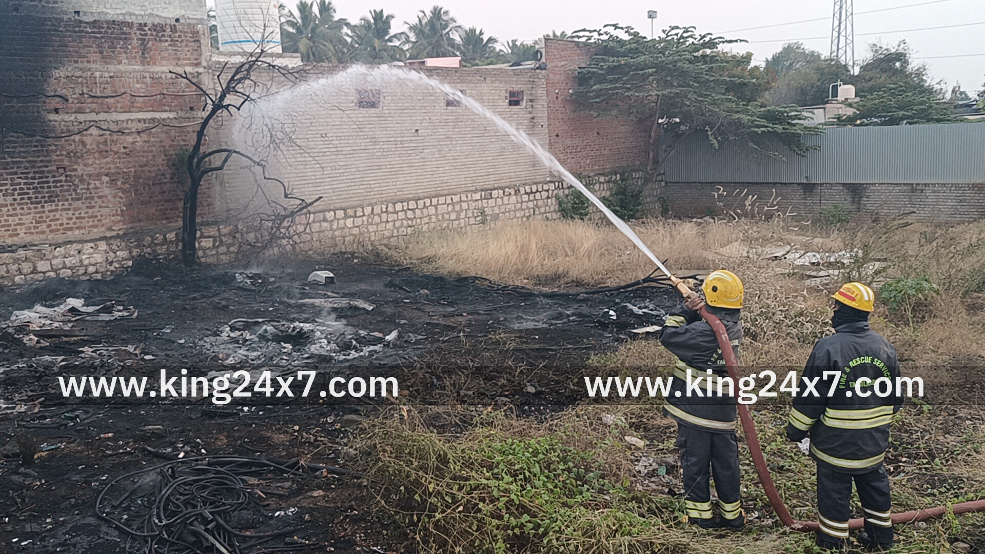 திருச்செங்கோடு சங்ககிரி ரோட்டில் உள்ள திருநகர் காலனி என்ற பகுதியில் காலி செய்யப்பட்ட காயலான் கடையில் திடீர் தீ விபத்து