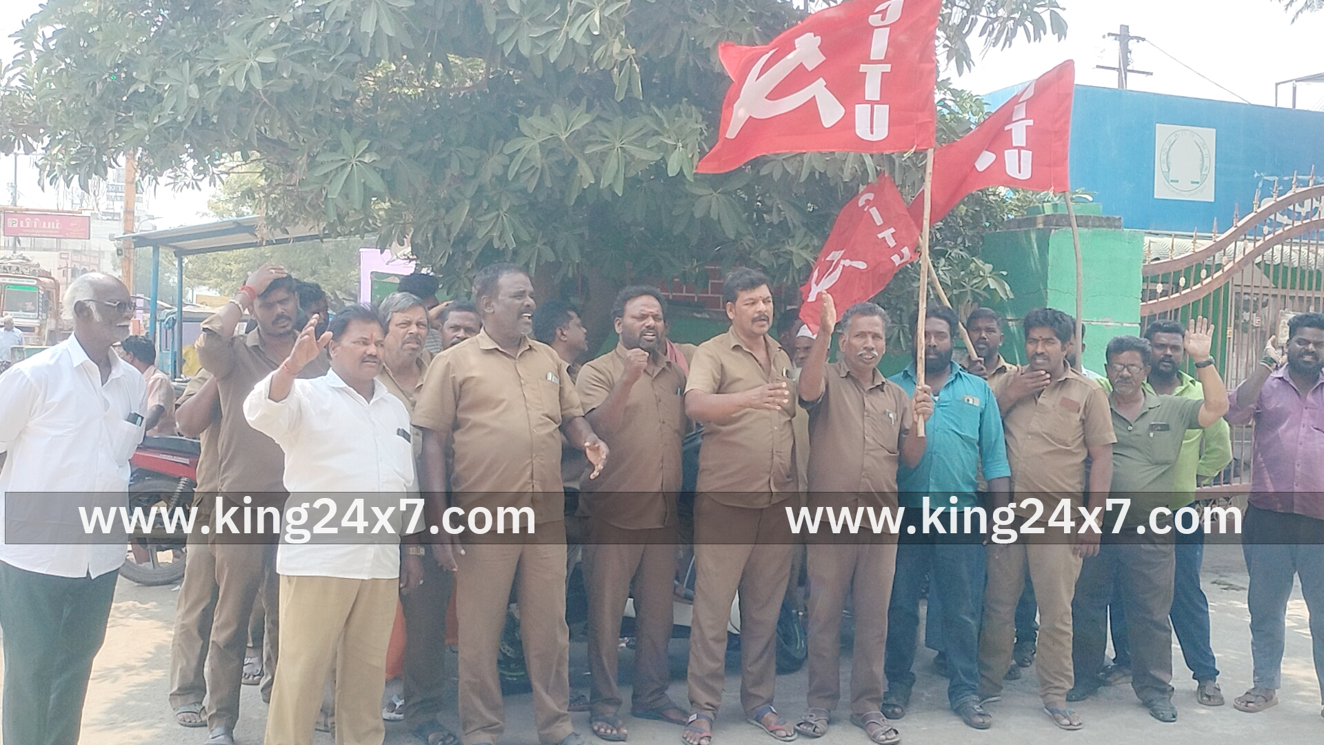 பெரம்பலூர் நகராட்சி நிர்வாகத்தை கண்டித்து ஆர்ப்பாட்டம்